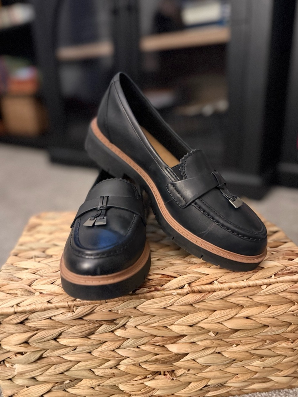 Clarks Westlynn Bella Black Leather Tassel Lug Sole Loafers Size [SIze 6]